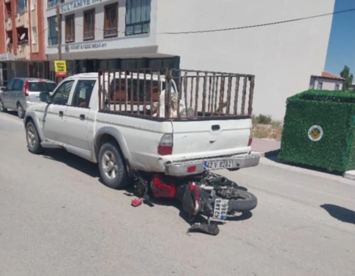 Karapınarda motosiklet pikapa arkadan çarptı: 1 yaralı
