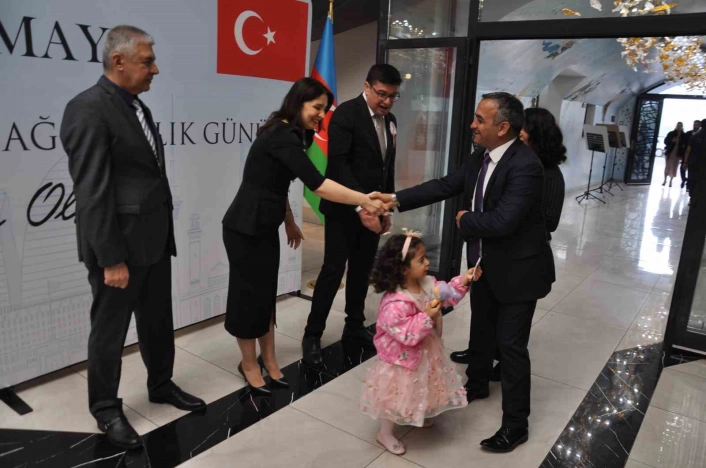 Karsta Azerbaycan Bağımsızlık Günü etkinliği
