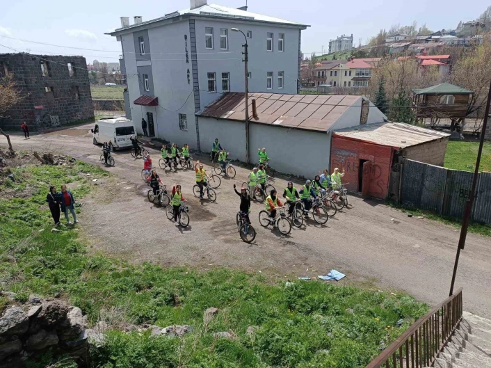 Karsta pedallar sağlıklı yaşam için çevrildi
