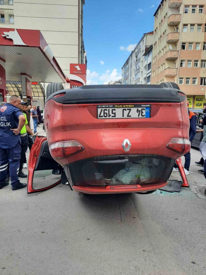 Karsta trafik kazası: 3 yaralı
