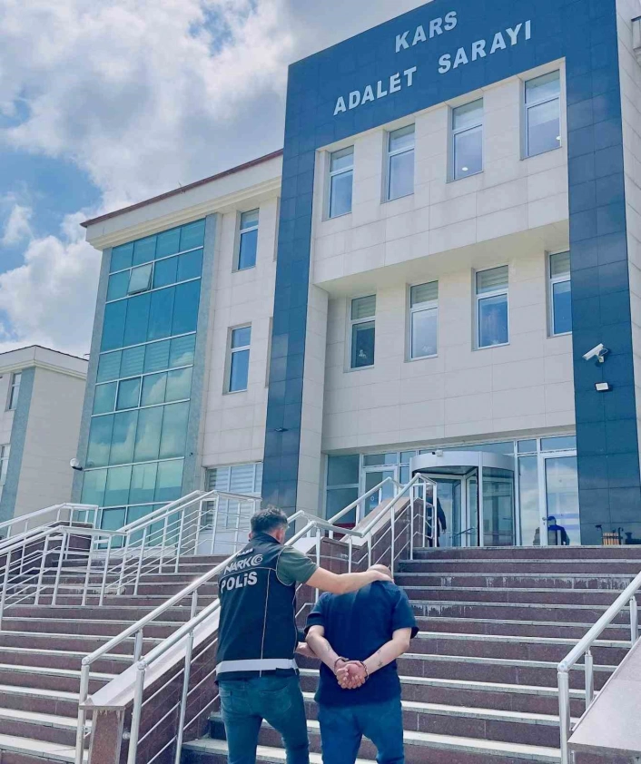 Karsta uyuşturucu taciri 1 kişi yakalandı
