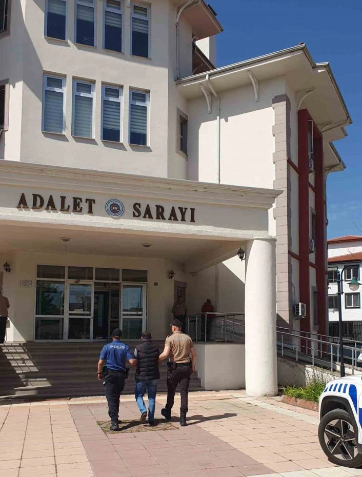 Kastamonuda 14 yıl hapis cezasıyla aranan hükümlü yakalandı
