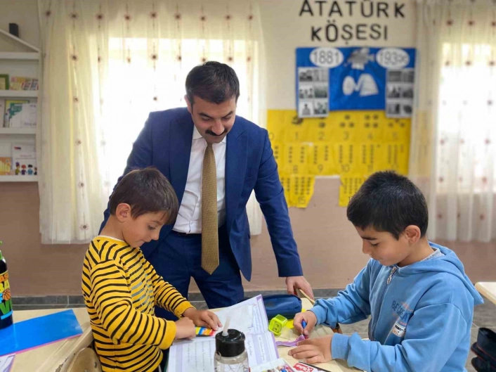 Kaymakam Akköz ve Başkan Elmadan Yalınçayır İlkokuluna ziyaret
