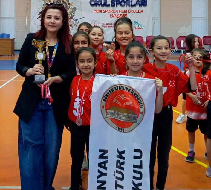 Kayseri Okul Sporları Minik Kızlar Voleybol maçları sona erdi
