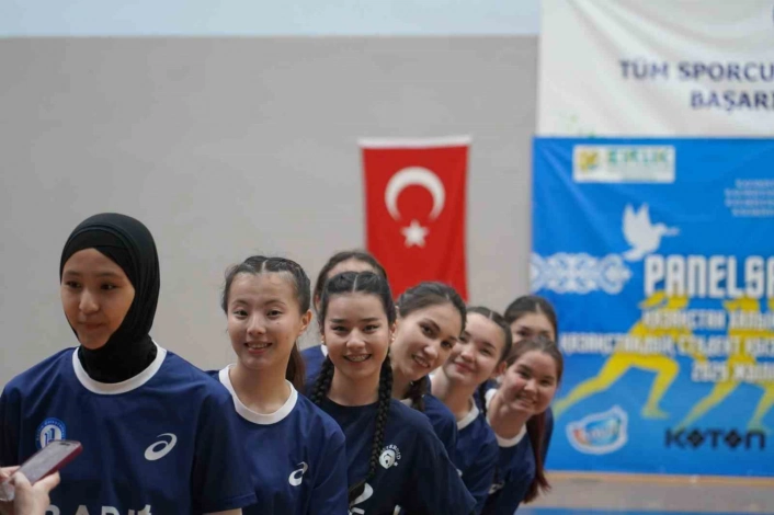 Kazakistanlı öğrenciler Bartında buluştu
