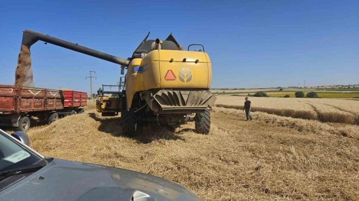 Keşanda hasat halindeki tüm biçerdöver ve balya makineleri kontrol ediliyor
