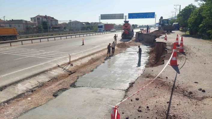 Kirazlıyalıya trafiği rahatlatacak durak cebi yapılıyor
