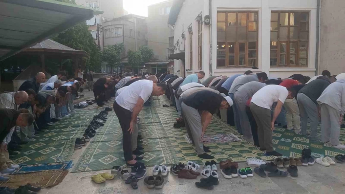 Kırklarelinde bayram namazı coşkuyla eda edildi
