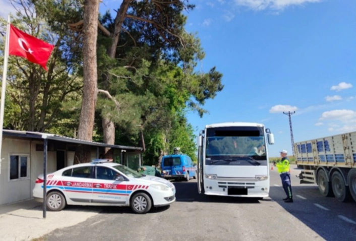 Kırklarelinde trafik denetimi: 233 sürücüye ceza
