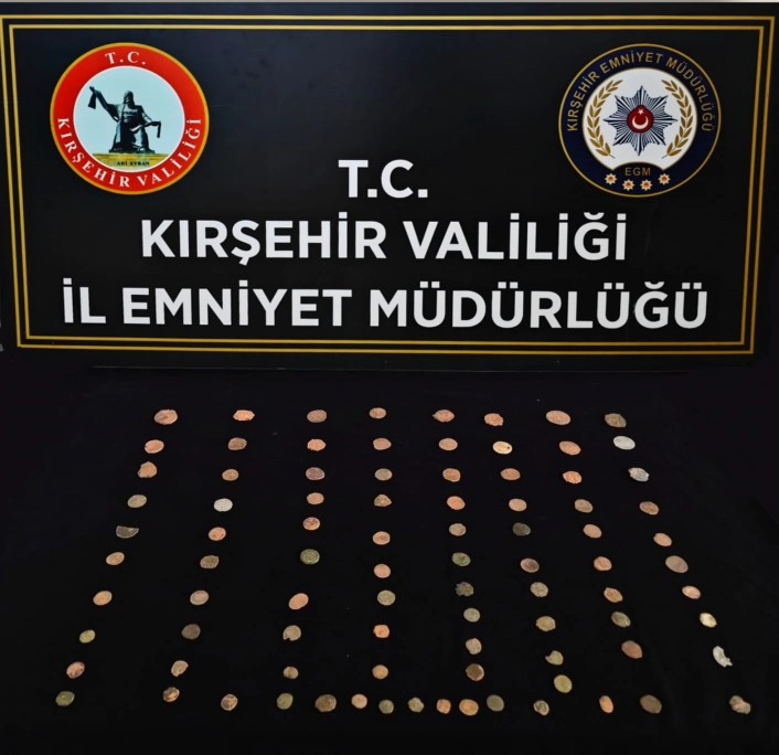 Kırşehirde tarihi eser kaçakçılarına operasyon: 151 parça tarihi eser ele geçirildi
