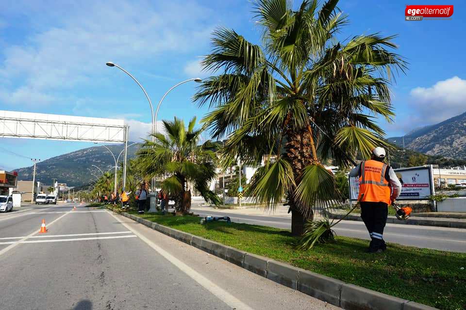 Kısıtlama günlerinde belediye ekipleri sahadaydı