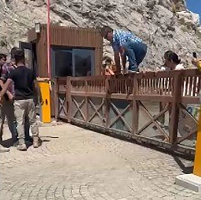 Kızılbük Proje alanına giden çevreciler, güvenlik görevlisini tokatladı
