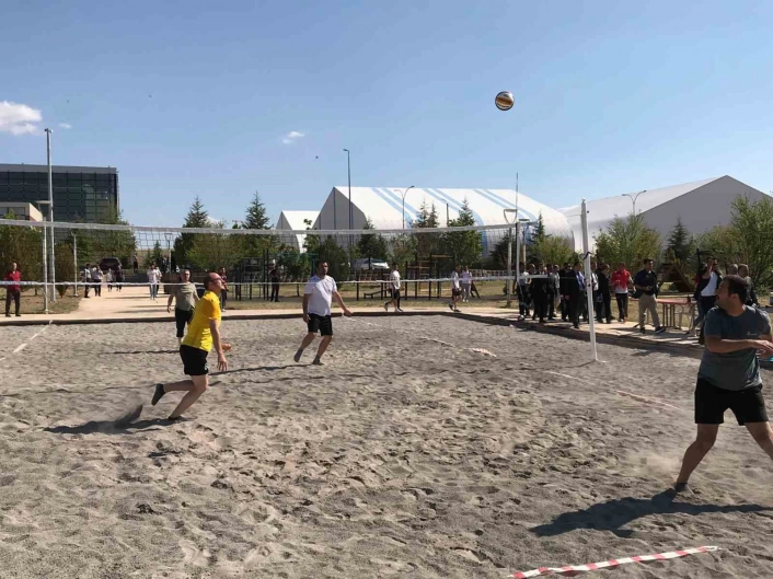 KMÜde plaj voleybolu heyecanı yaşandı
