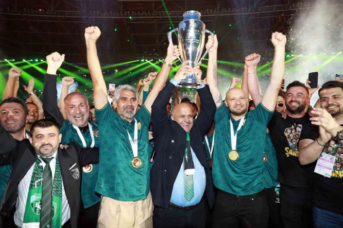 Kocaelispor, 38 maçın 21ini kazanarak şampiyon oldu
