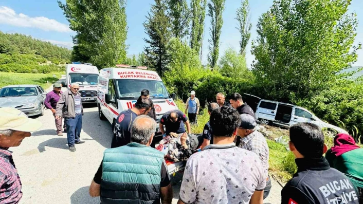 Kontrolden çıkan araç şarampole devrildi: 2 yaralı
