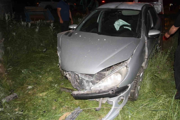 Konyada elektrikli golf aracı ile otomobil çarpıştı: 3 yaralı
