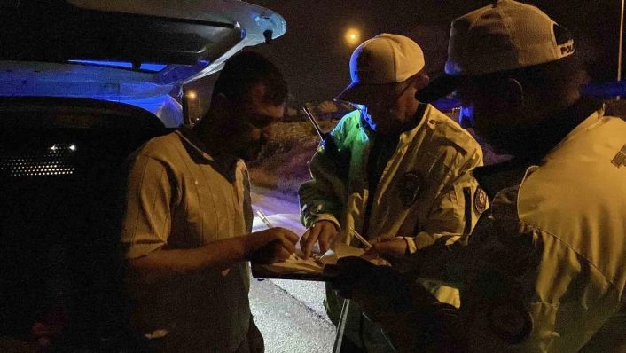 Konyada polislerden 50 kilometre kaçan alkollü sürücü: 