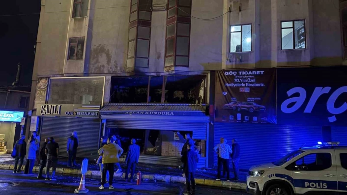 Küçükçekmecede ayakkabı dükkanında korkutan yangın
