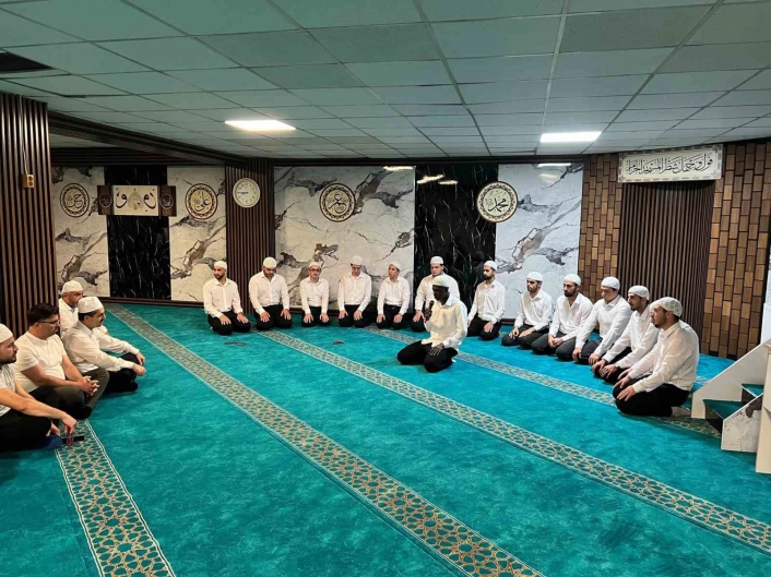 Kuran-ı Kerimi öğrenen öğrencilere hediye
