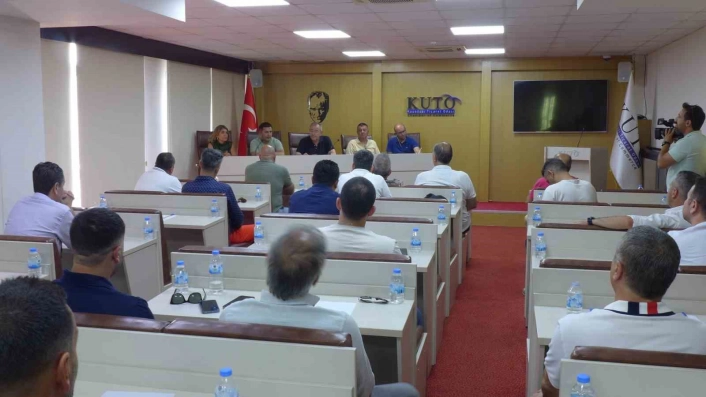 Kuşadasında seyahat acentaları ve esnaf temsilcileri bir araya geldi

