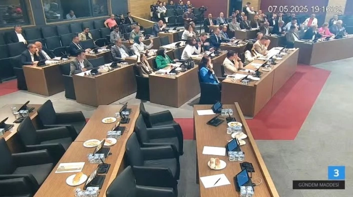 Kütahya Belediye Meclisinde MHPli üyeler toplantıyı terk etti

