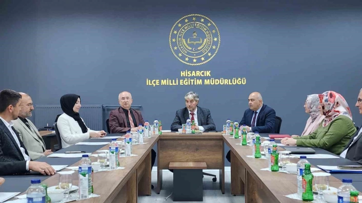 Kütahya İl Milli Eğitim Müdürü Yılmaz, Hisarcıkta okul ve kurum müdürleriyle buluştu
