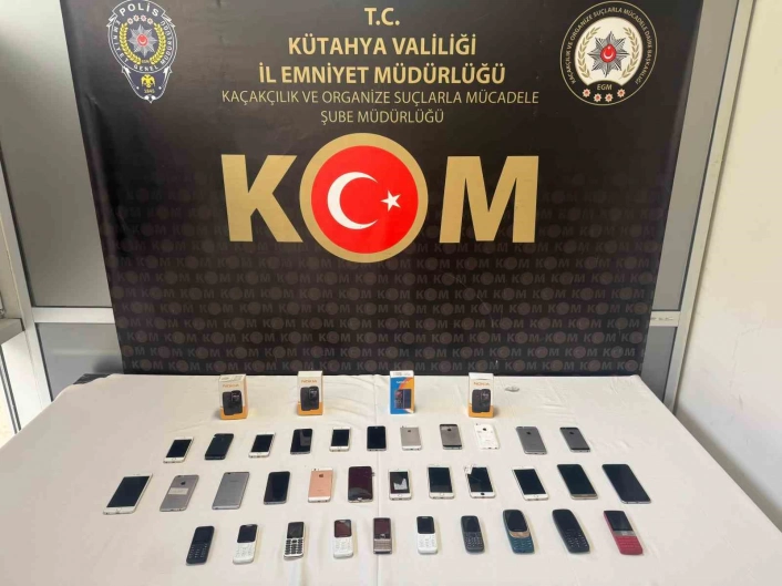 Kütahyada 37 adet gümrük kaçağı cep telefonu ele geçirildi
