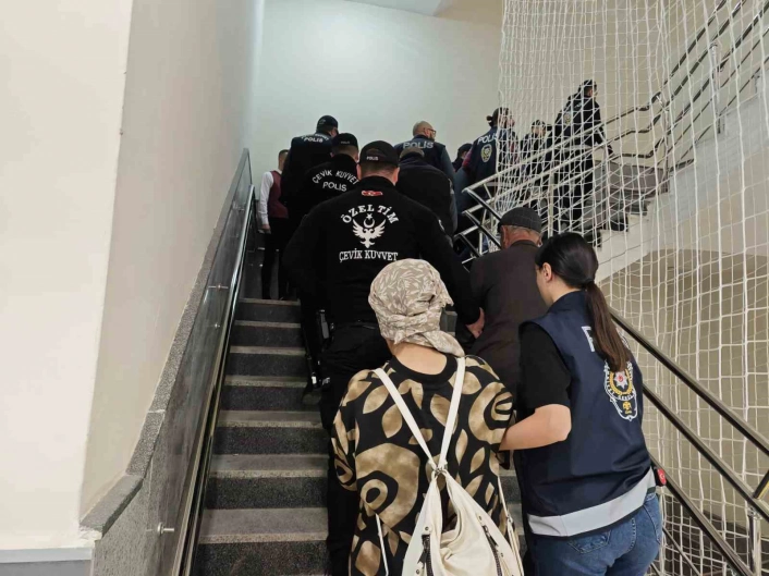 Kütahyada fuhuş operasyonu: 6 şüpheli tutuklandı
