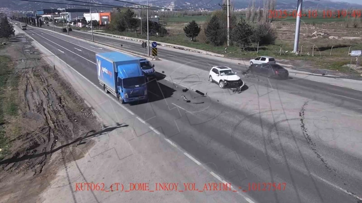 Kütahyadaki trafik kazaları kameralara yansıdı

