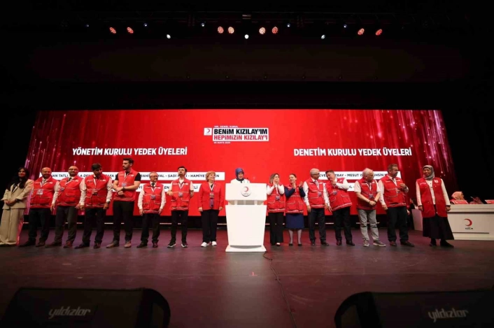Kütahyalı Semra Tozaraydın Kızılayın yeni yönetiminde
