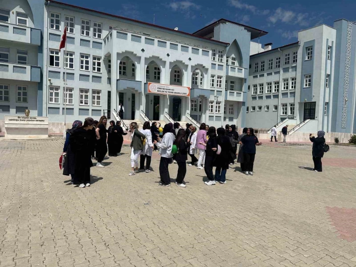 Lise öğrencilerinden Mesleğimi Öğreniyorum, Ailemle Paylaşıyorum etkinliği

