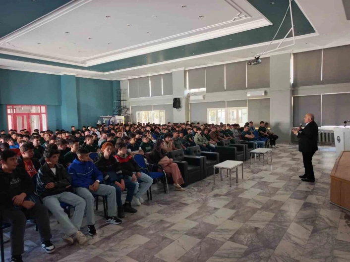 Liseli gençlere yönelik Aile ve Mahremiyet semineri gerçekleştirildi
