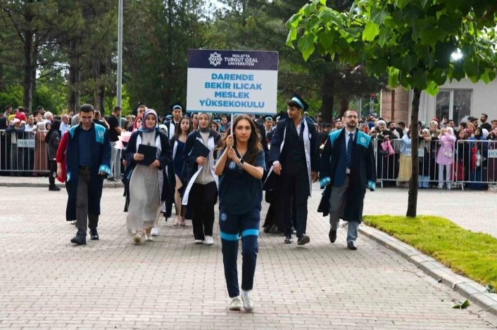 Malatya Turgut Özal Üniversitesinde mezuniyet coşkusu
