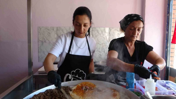 Malatyanın tek kadın tantuni ustası azmiyle takdir topluyor
