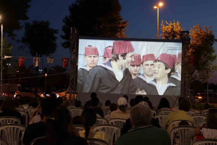 Maltepe Yazlık Sinemada Süt Kardeşler izleyiciyle buluştu
