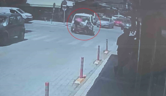 Manavgatta hafif ticari araç motosikletle çarpıştı: 1 yaralı
