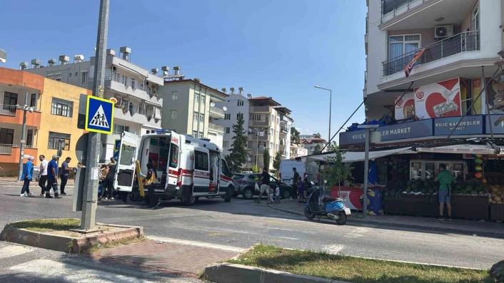 Manavgatta motosiklet ile otomobil çarpıştı: 1 yaralı
