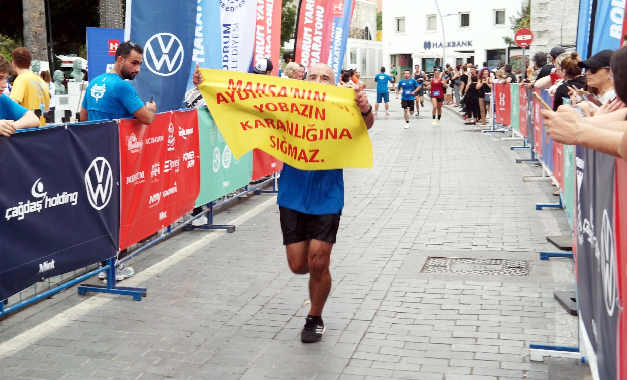 Maraton koşusunda İranlı Amani’ye destek
