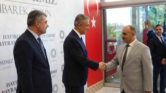 Mardinde farklı dine mensup vatandaşlar bayramlaşma programında buluştu