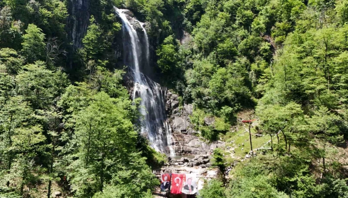 Mençuna Şelalesine doğa yürüyüşü düzenlendi
