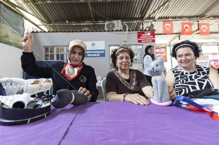 Mersinde kadınlar Evimiz Atölye ile üretiyor
