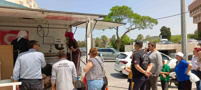 Meslektaşlarından merhum Dr. Refik Kula vefa
