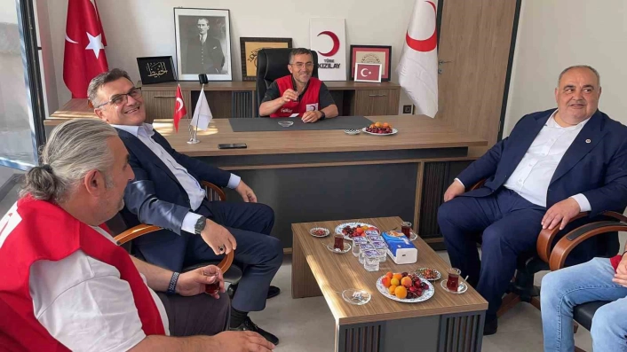 Milletveki Aldatmazdan Kızılay Başkanı yalçına ziyaret
