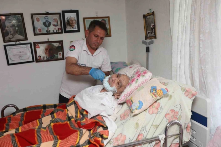 Muğla Büyükşehir Belediyesinin evde bakım hizmetiyle bayram sevinci kapıya geldi
