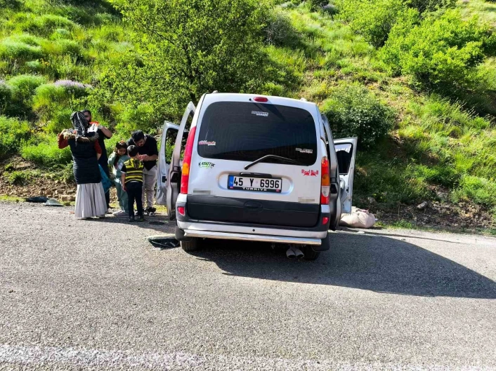 Navigasyonun yanlış yola yönlendirdiği aileyi taşıyan araç kaza yaptı: 5 yaralı
