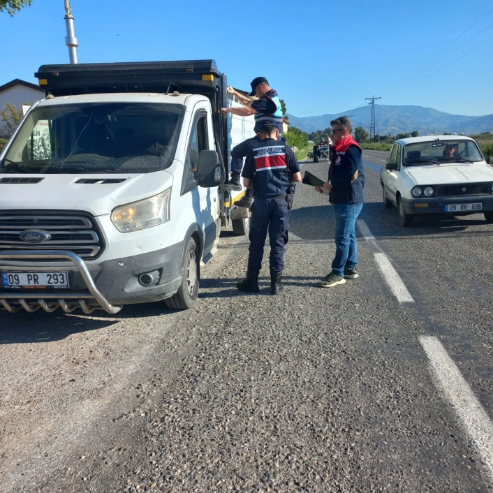Nazillide rutin yol kontrolleri devam ediyor
