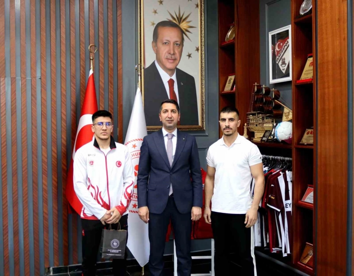 Omzundaki sakatlık yıldırmadı, Türkiye 3.sü oldu
