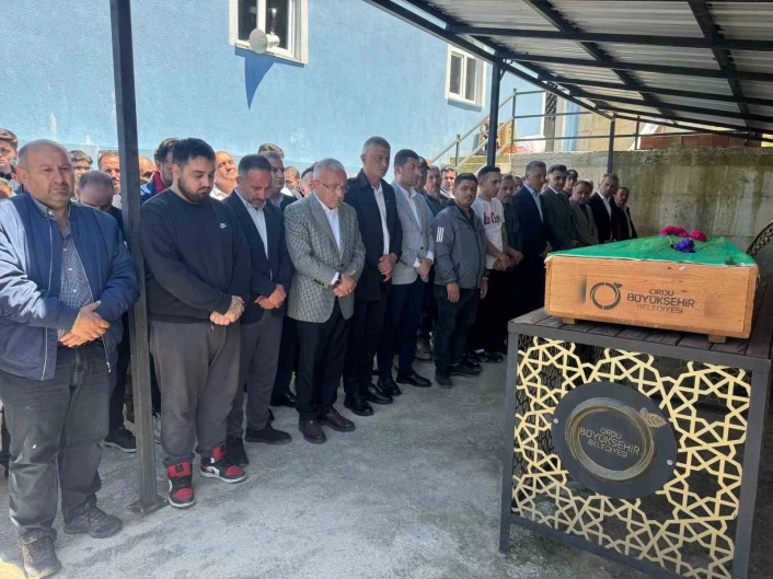 Orduda denizde boğularak hayatını kaybeden lise öğrencisi toprağa verildi
