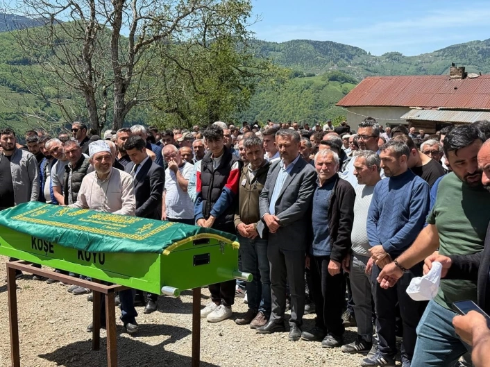 Orduda denizde boğularak hayatını kaybeden lise öğrencisi toprağa verildi
