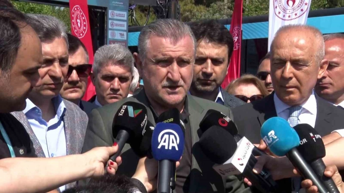 Osman Aşkın Bak: 